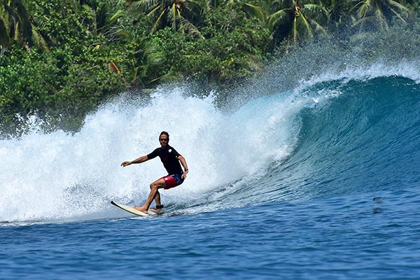 mentawai-bengbeng-playgrounds-surf-surfing