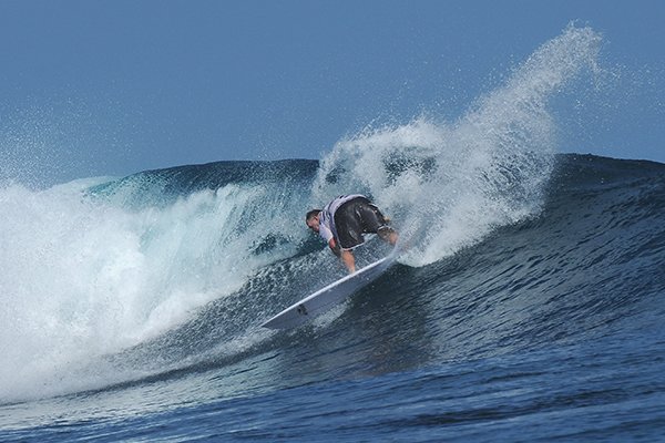 surf-mentawai-hideaways-rightoutfront