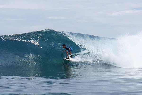 mentawai-surf-surfing-mentawaiisland-barrel-grom-kid surfing