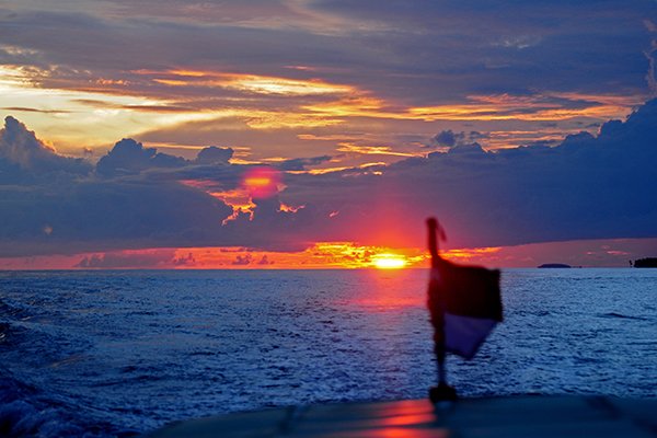 sunset-wavepark-mentawai-surftrip