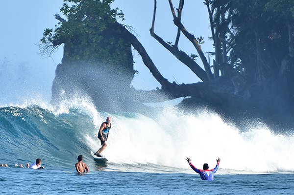 wavepark-surf-mentawai