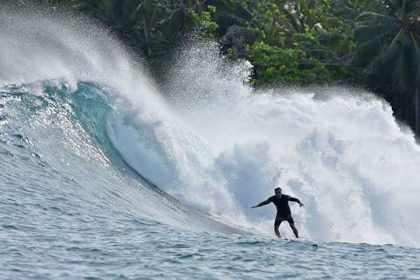 surf-surftrip-wavepark-mentawai-tikis