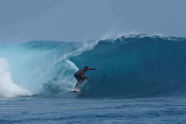 surf-surftrip-wavepark-mentawai-hideaways-barrel